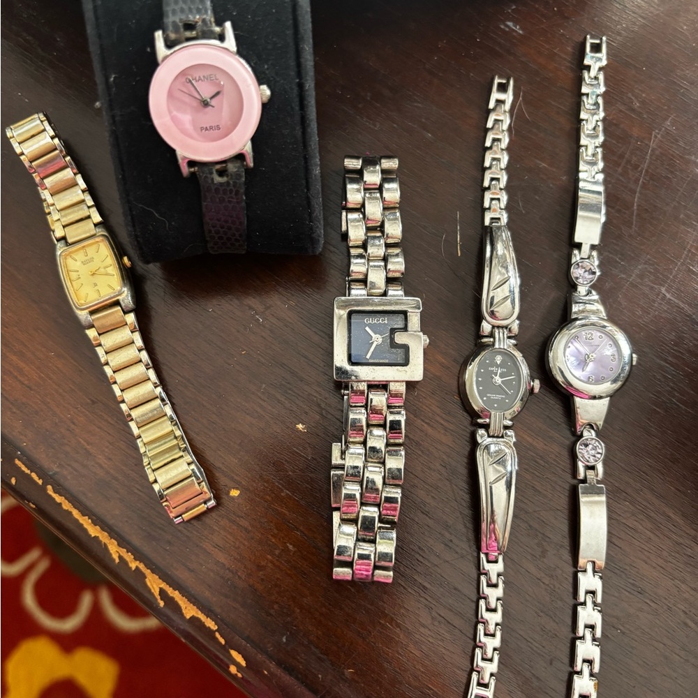 Assorted Woman’s VTG Petite Fashion Watches Silver,Gold Untested Uncertified
